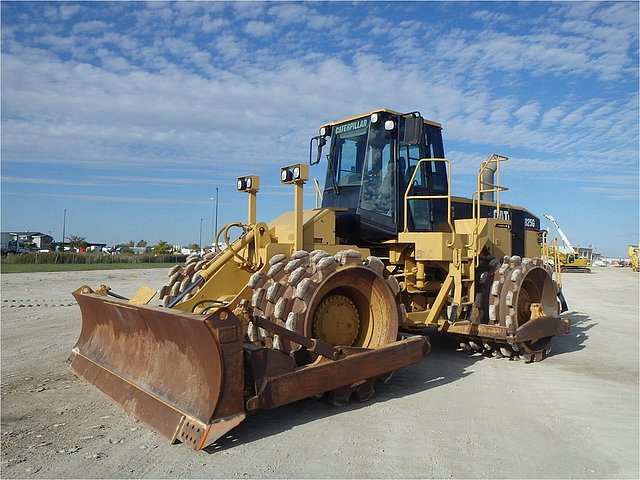 2003 CATERPILLAR 825G II Photo