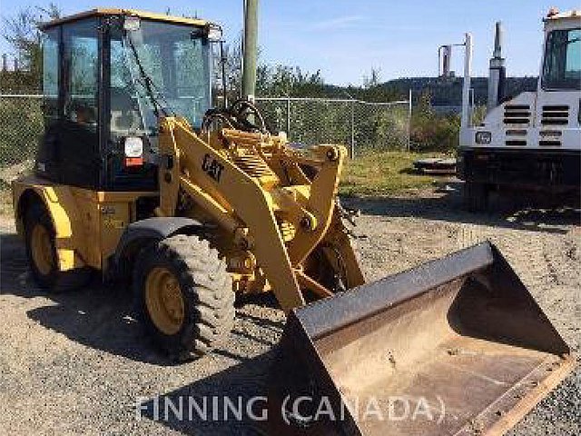 06 CATERPILLAR 904B