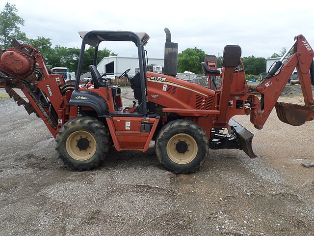 2004 DITCH WITCH RT95H Photo