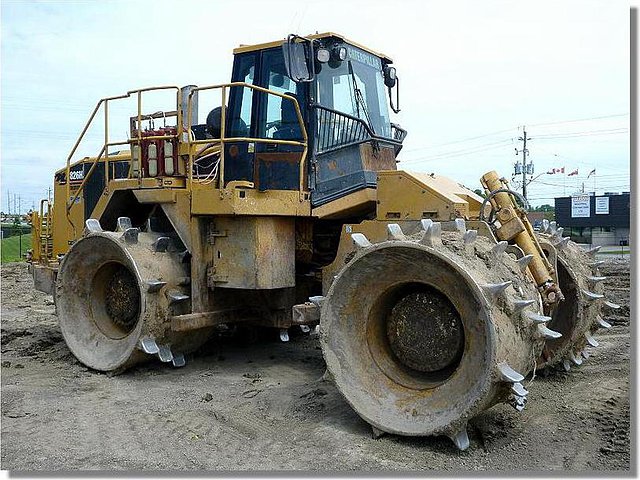 2005 CATERPILLAR 826H Photo