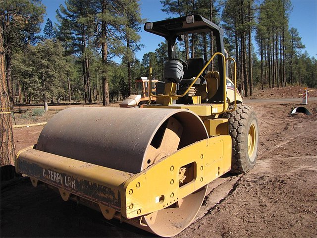 2003 CATERPILLAR CS-563 Photo
