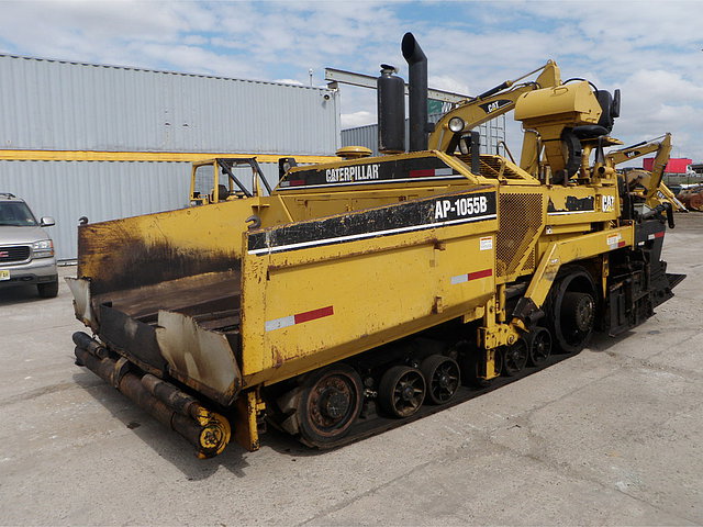 2002 CATERPILLAR AP-1055B Photo