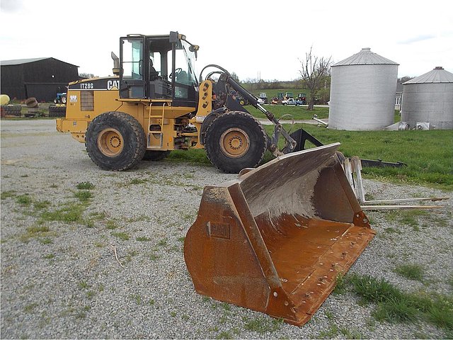 2001 CATERPILLAR IT28G Photo