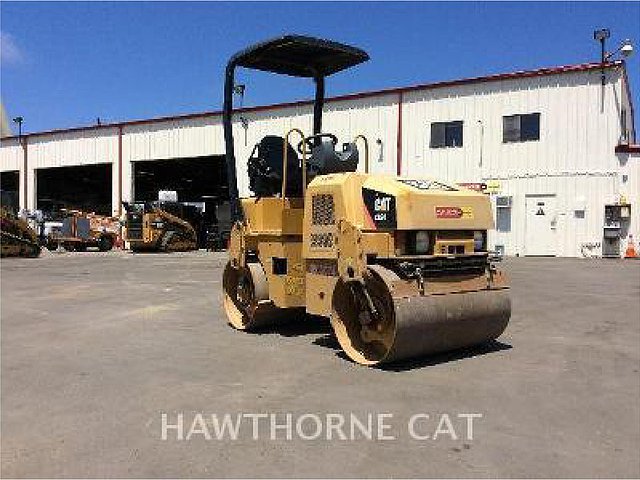 2011 CATERPILLAR CB24 Photo