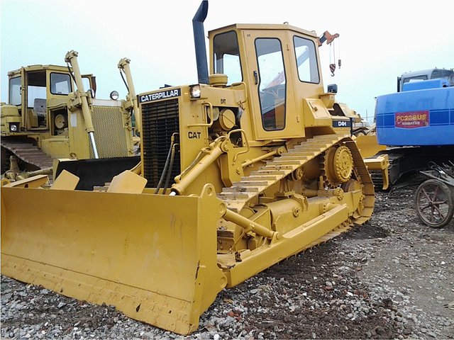 05 CATERPILLAR D4H