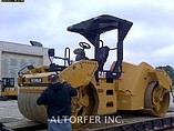 2011 CATERPILLAR CB64 Photo #3