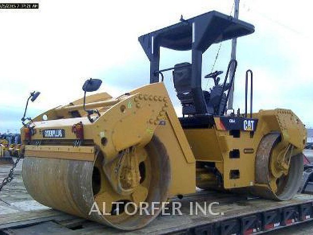 2011 CATERPILLAR CB64 Photo