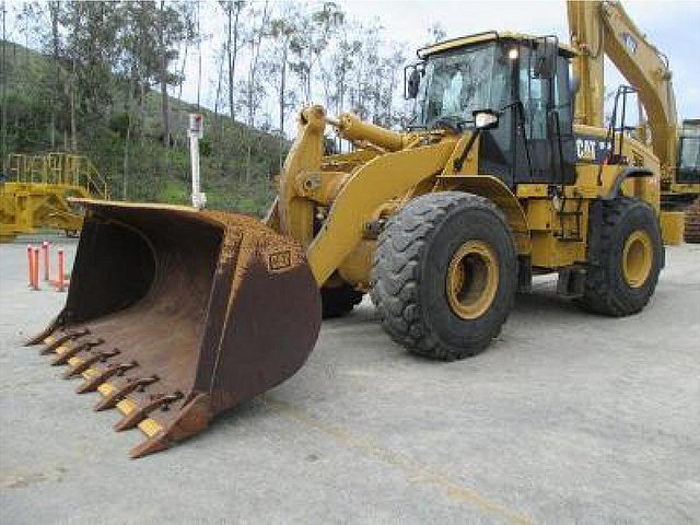 2011 CATERPILLAR 966H Photo