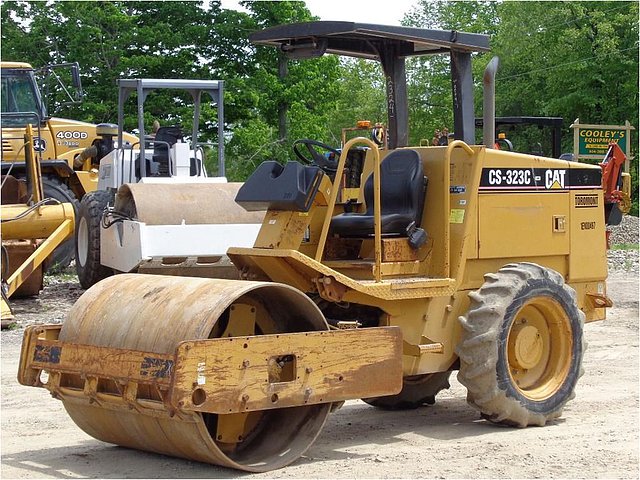 2003 CATERPILLAR CS-323C Photo