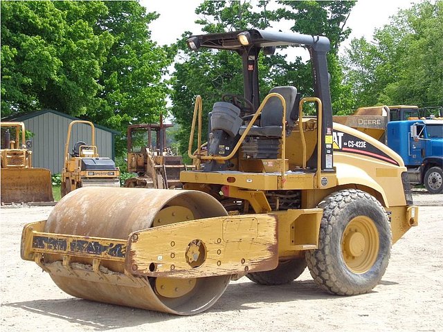 2005 CATERPILLAR CS-423E Photo
