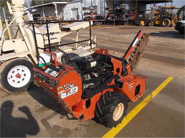 2011 DITCH WITCH RT12 Photo