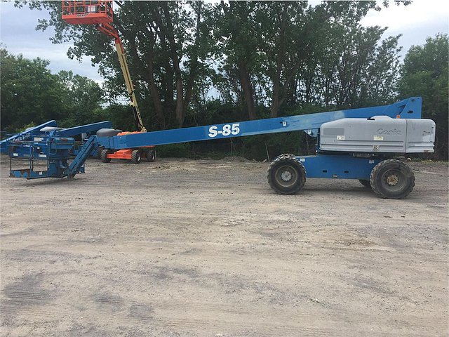 2004 GENIE S85 Photo