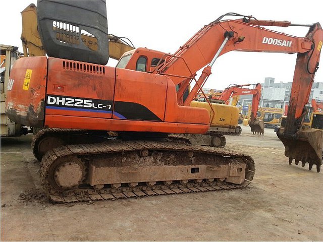 2010 DOOSAN DH225 LC-7 Photo