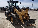 2011 CATERPILLAR 908H Photo #2