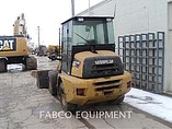 08 CATERPILLAR 904B