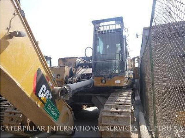 2010 CATERPILLAR 374DL Photo