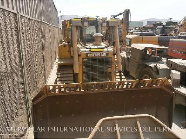 12 CATERPILLAR D6T XL