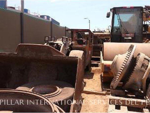 2010 CATERPILLAR R1300G Photo