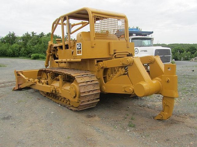 72 CATERPILLAR D7E