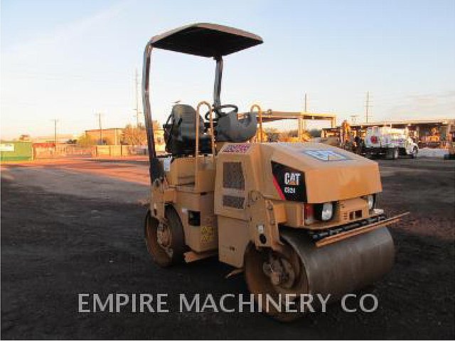 12 CATERPILLAR CB24