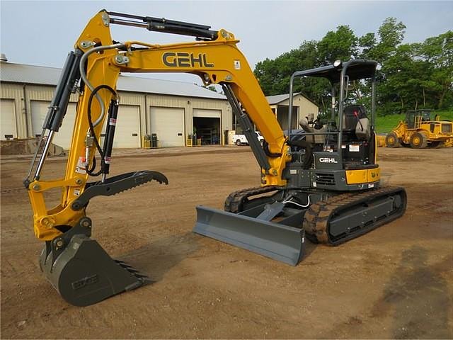 2014 GEHL Z45 Photo