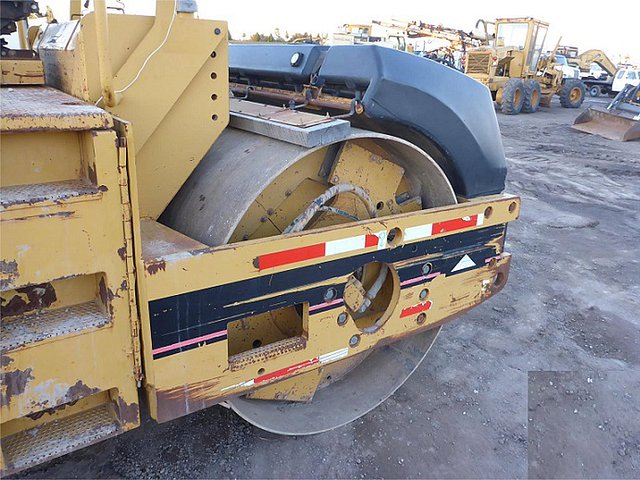 1998 CATERPILLAR CB-634C Photo