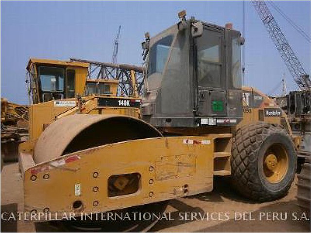12 CATERPILLAR CS-533E