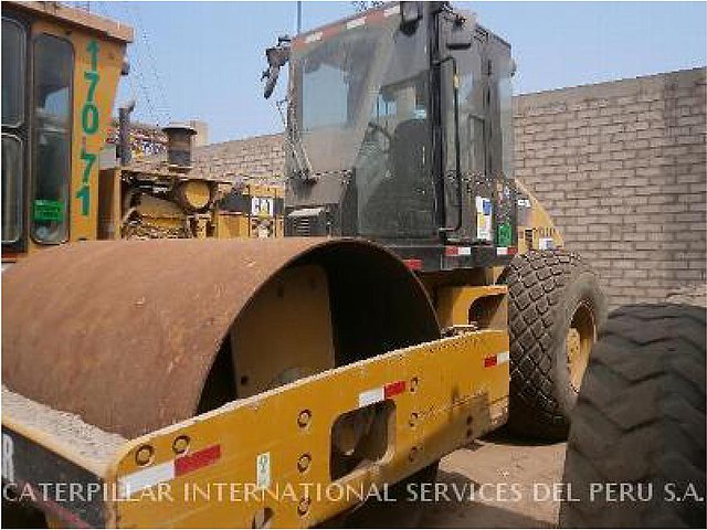 11 CATERPILLAR CS-533E