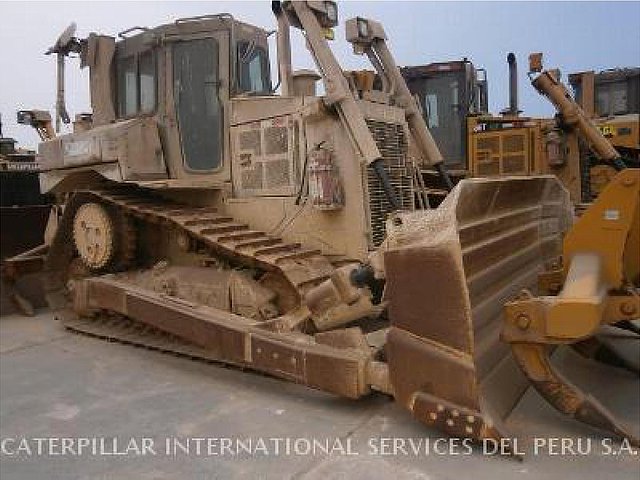 12 CATERPILLAR D6T XL