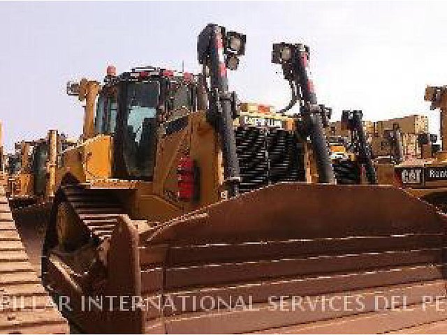 12 CATERPILLAR D8T