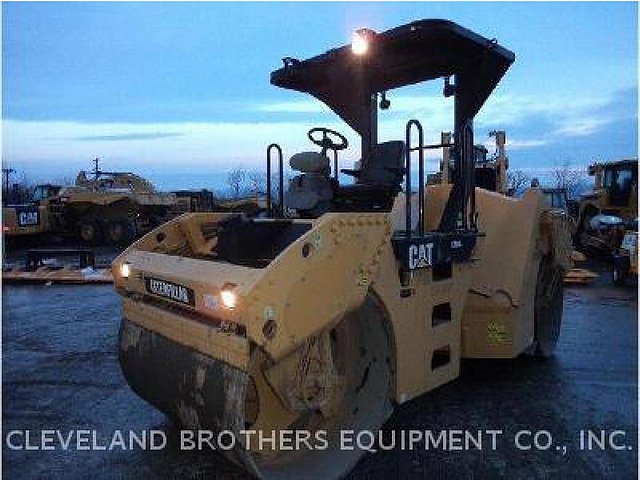 2011 CATERPILLAR CB54 Photo