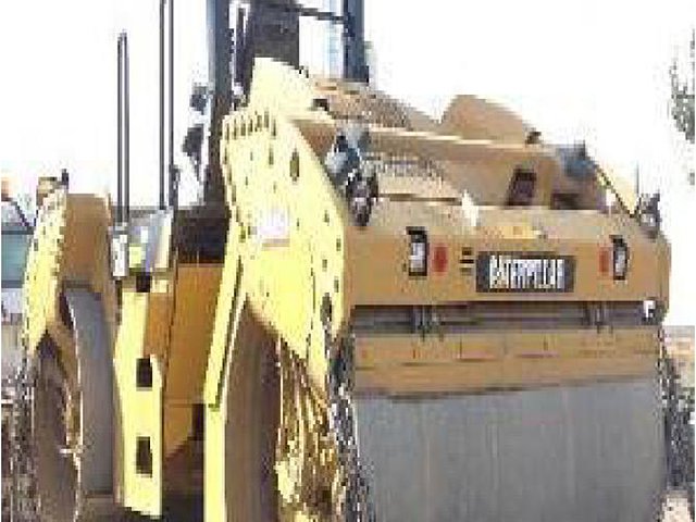 2012 CATERPILLAR CB64 Photo