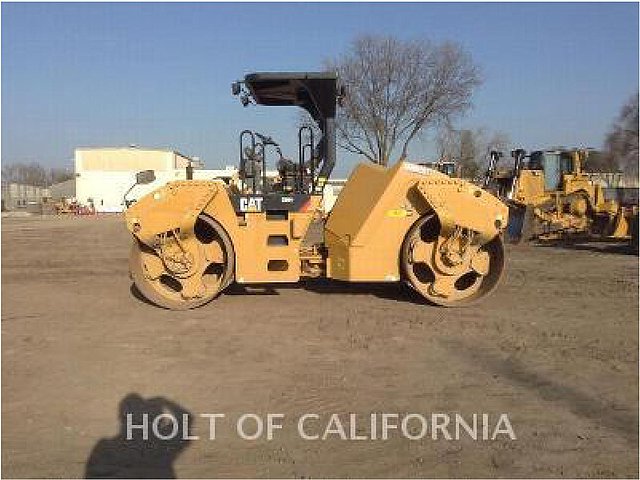 2011 CATERPILLAR CB64 Photo