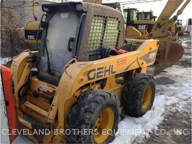 2005 GEHL 7810 Photo