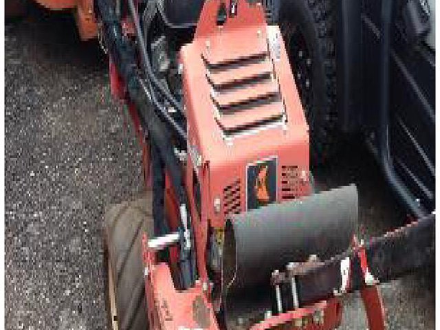 2011 DITCH WITCH RT12 Photo