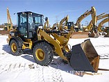 2011 CATERPILLAR 908H Photo #2