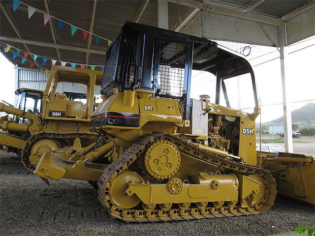 CATERPILLAR D5H Photo