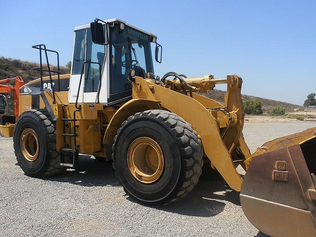 02 CATERPILLAR 966G