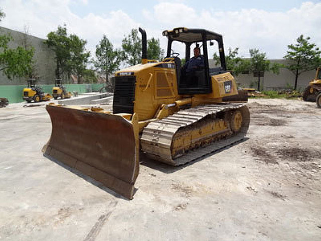 12 CATERPILLAR D6K LGP