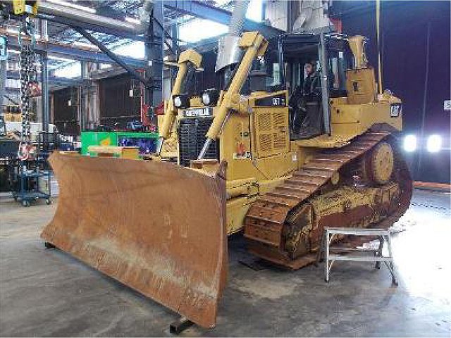 11 CATERPILLAR D6T XL VP