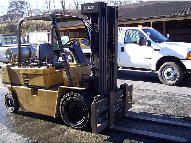 88 CATERPILLAR VC60D