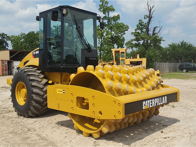 2005 CATERPILLAR CP-563E Photo