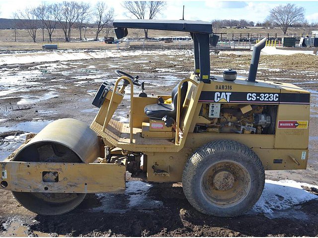 2008 CATERPILLAR CS-323C Photo