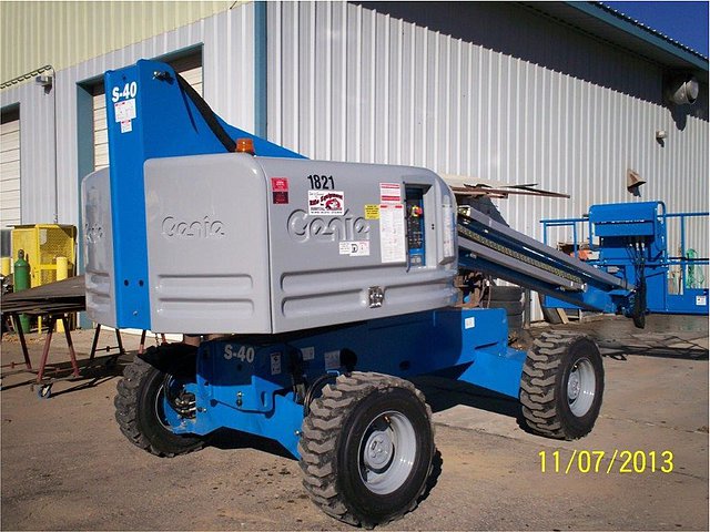 2013 GENIE S40 Photo