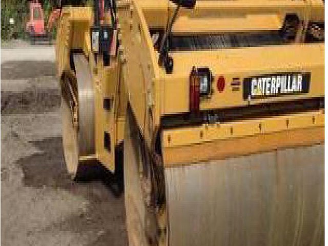 2010 CATERPILLAR CB64 Photo