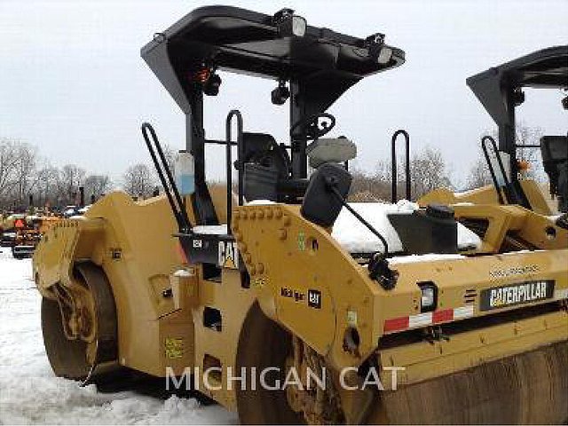 2011 CATERPILLAR CB54XW Photo