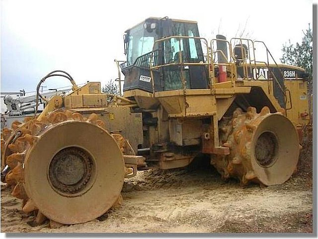 2007 CATERPILLAR 836H Photo