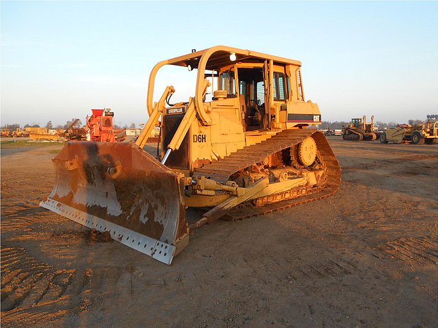 1990 CATERPILLAR D6H LGP Photo