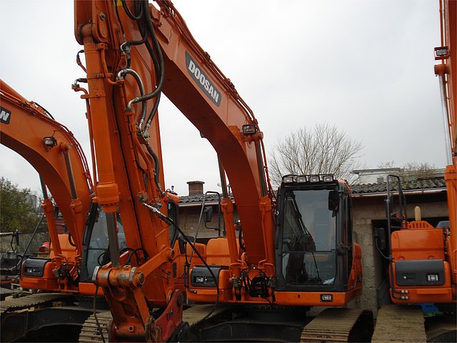 2011 DOOSAN DX180 LC Photo