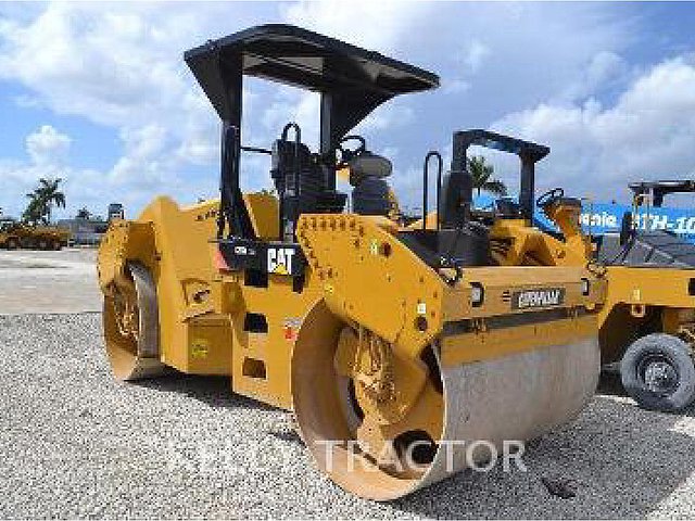 2010 CATERPILLAR CB54 Photo